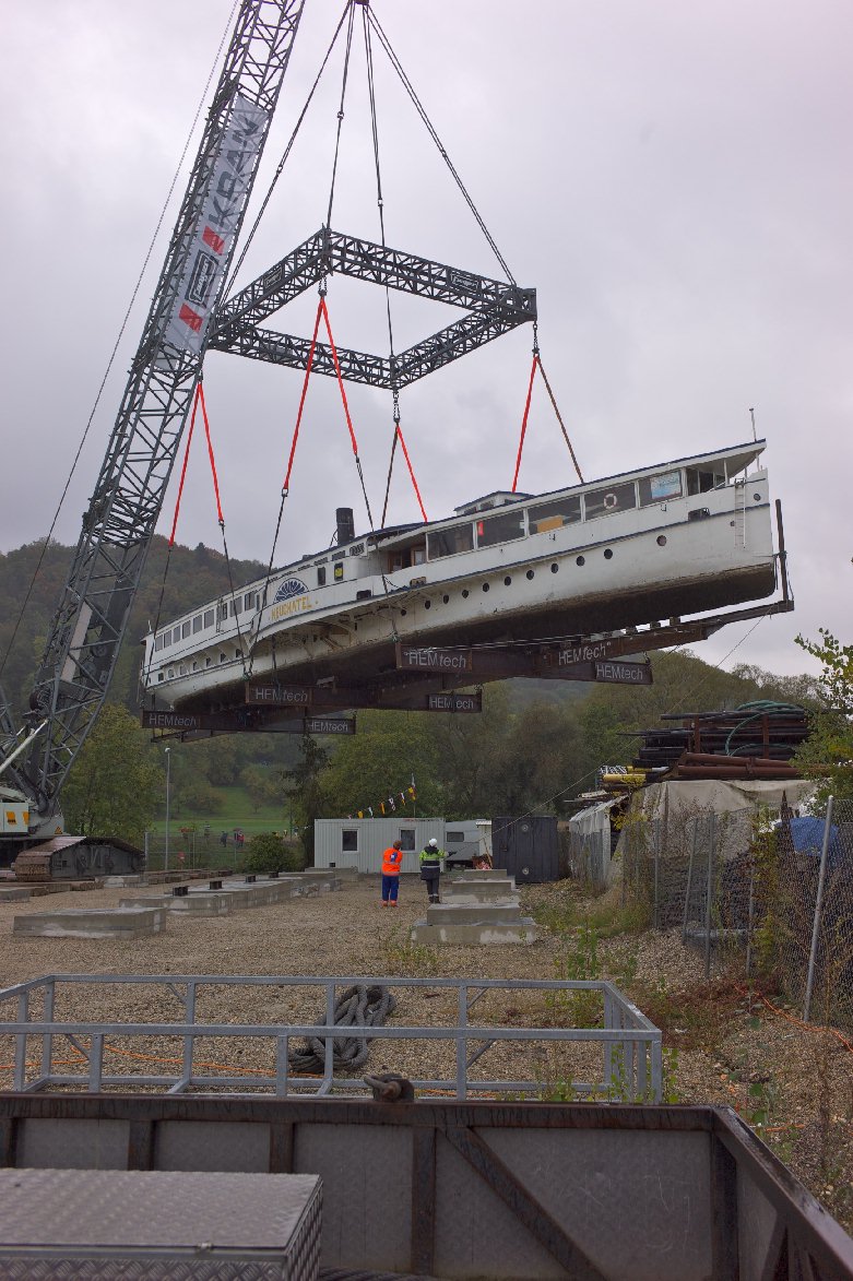 Auswasserung DS Neuchatel Sugiez 16.10.2010 13.jpg